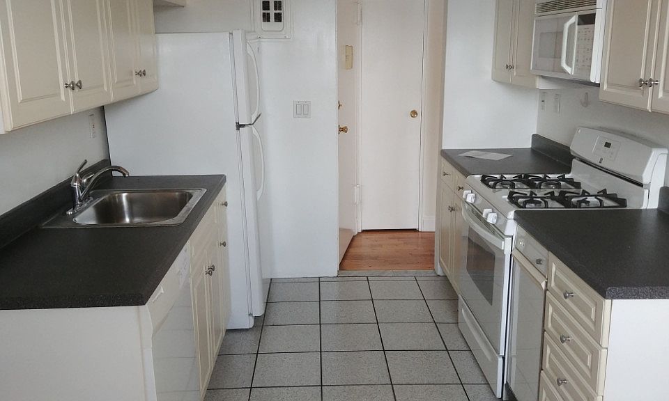 1st image of 101-105 Rockland Ave #8