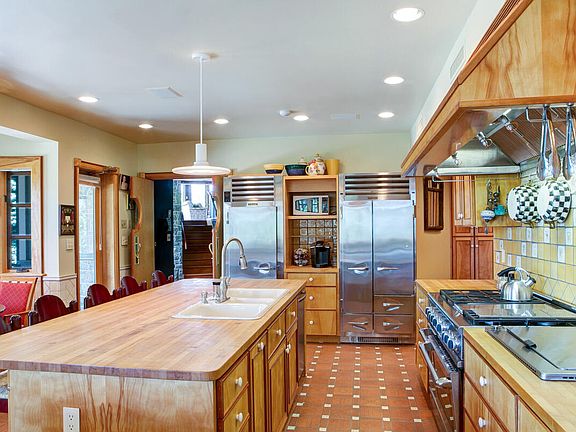 4th image of 155 Bassett Mountain Way