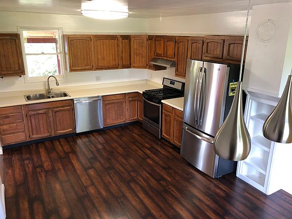 Renovated Kitchen w/stainless steel appliances