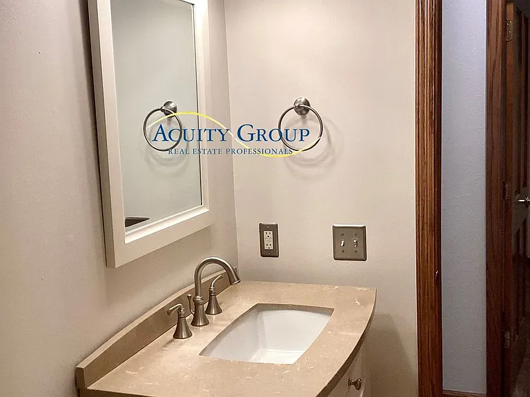 10207 Pilgrim Ln N — Photo 9