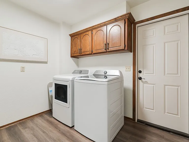 3121 Kent Dr — Photo 36