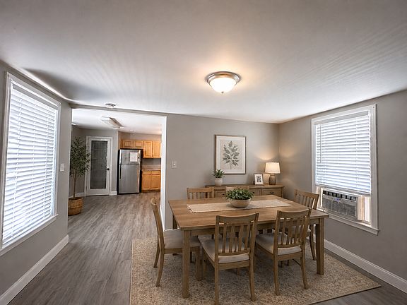 4th image of 71 1/2 73 Walnut St #424BF5977