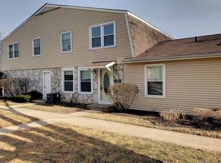 315 Mallard Ct, Vernon Hills, IL 60061
