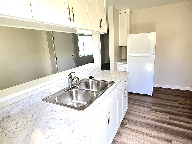 2974 Sherwin Ave — Photo 6