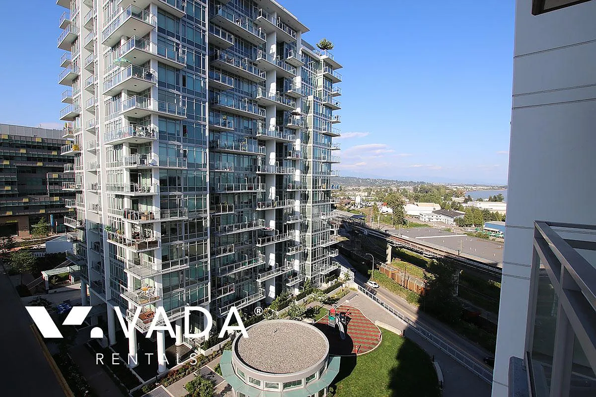 200 Nelson's Crescent New Westminster — Photo 1