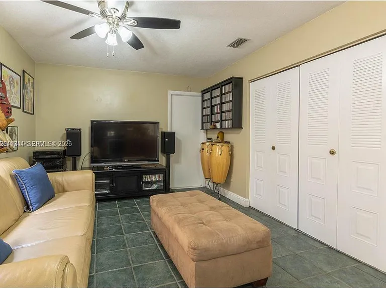 11938 NW 12th St — Photo 12
