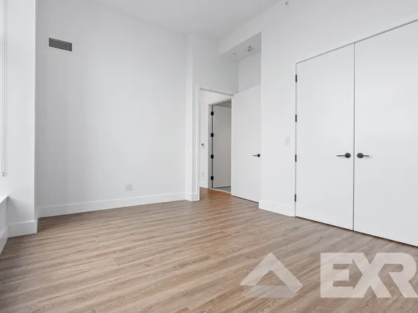 2230 Cropsey Avenue image 5 of 66