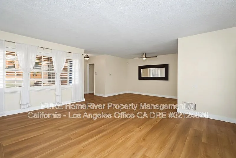 3 bed, 2.0 bath, 1291 sqft, $4,095 — Photo 4
