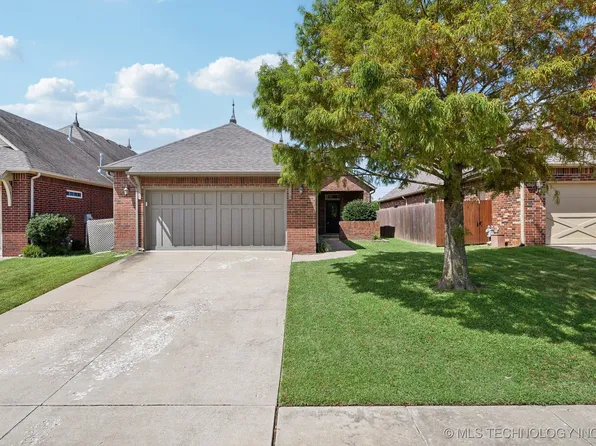528 N Willow Ct, Jenks, OK 74037