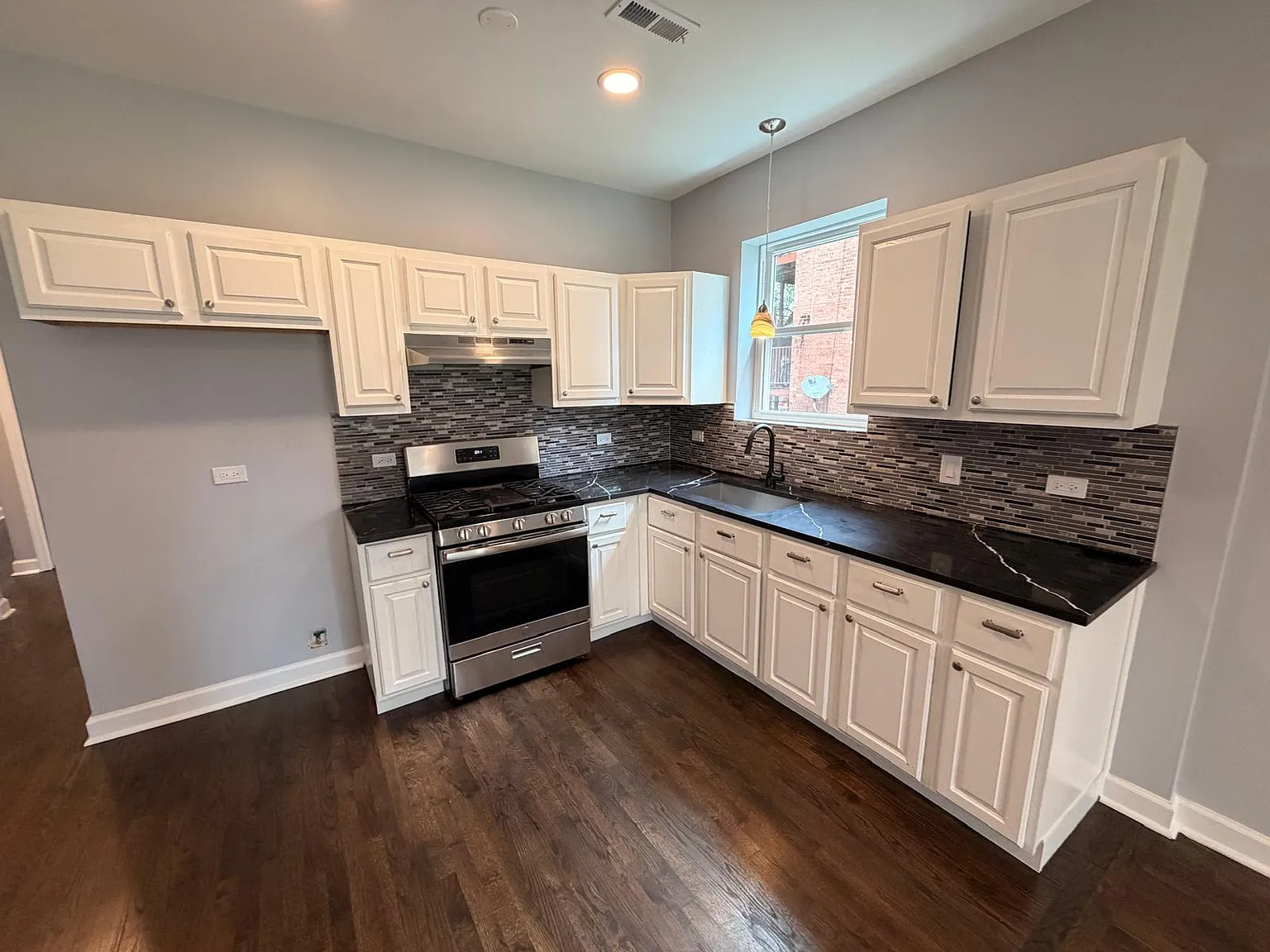 2906 West Flournoy Street - 3 — Photo 2