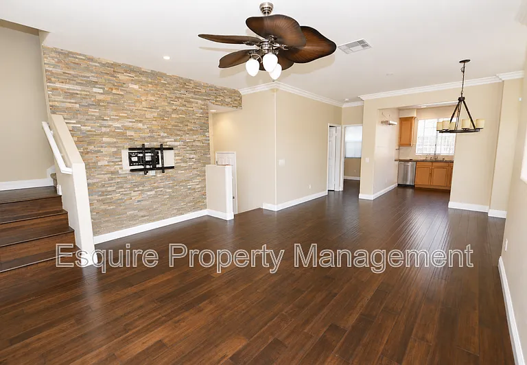 2337 Chapel Dr #9 — Photo 3