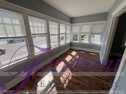 4th image of 244 N Jefferson St #1