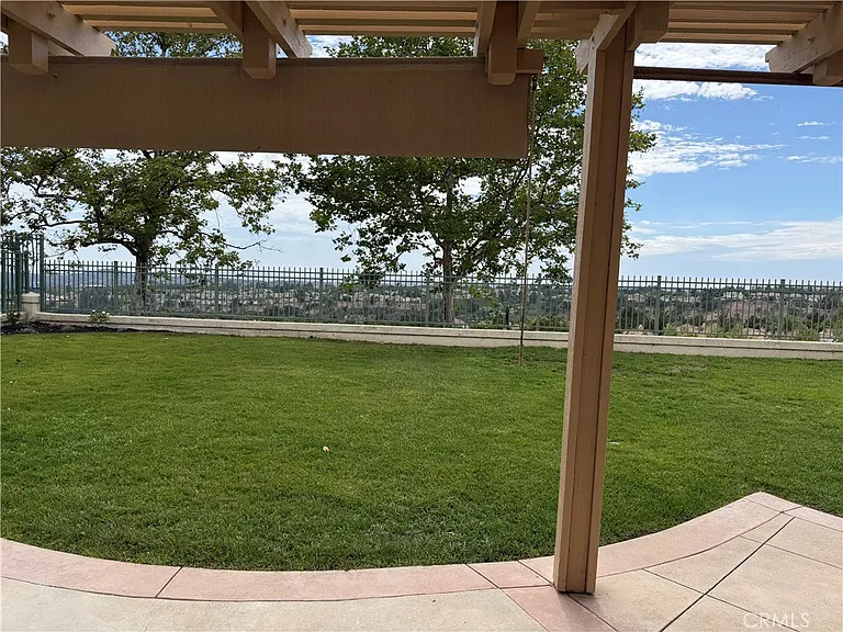 15 Field Point — Photo 16