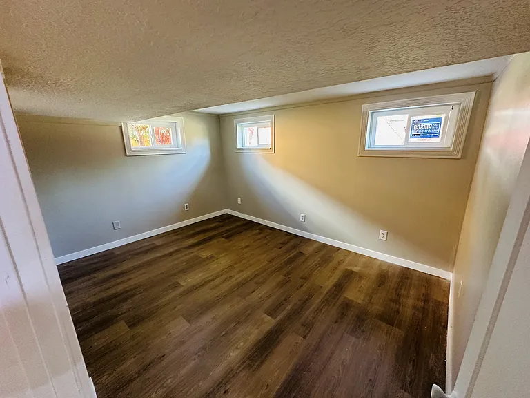 19 E 1300 S — Photo 10