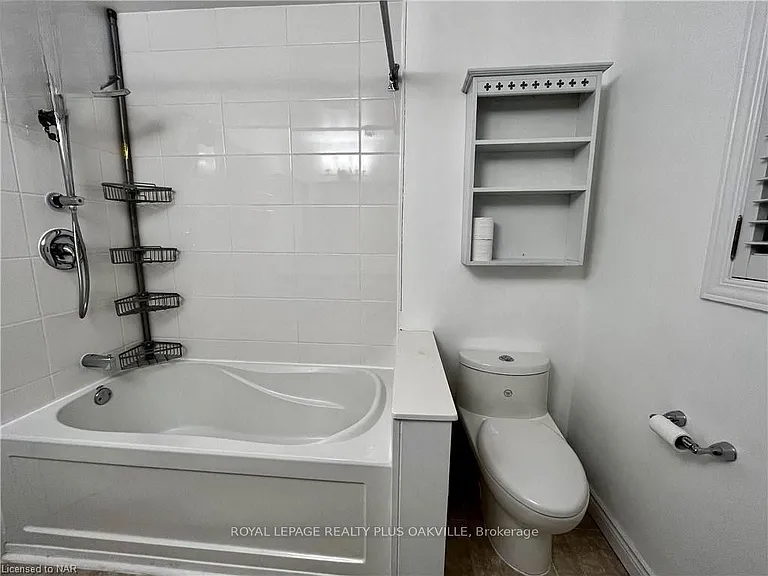 694 Niagara St #UPPER — Photo 13