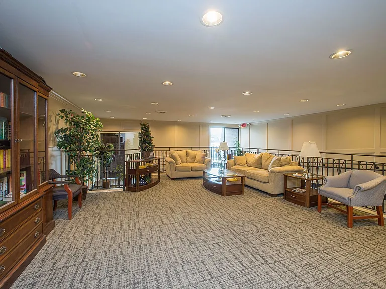 530 N Main Street - The Townhouse. — Photo 140
