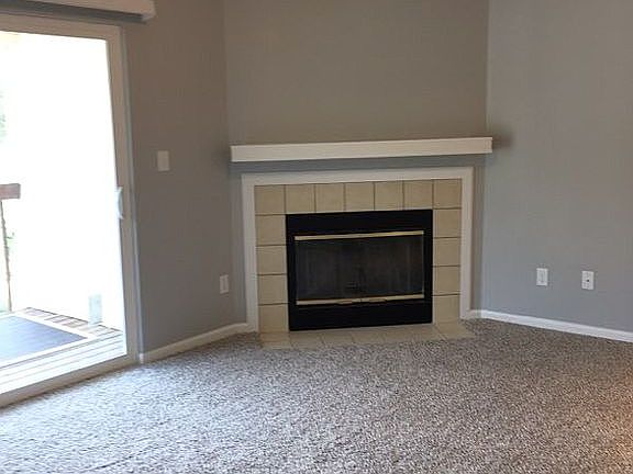 family rm, vaulted,fireplace