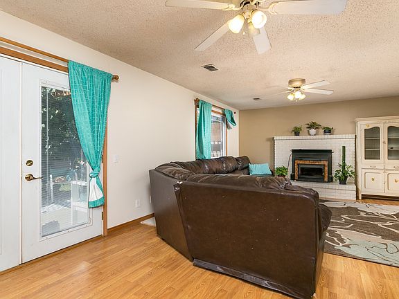5th image of 1102 Cottonwood Dr