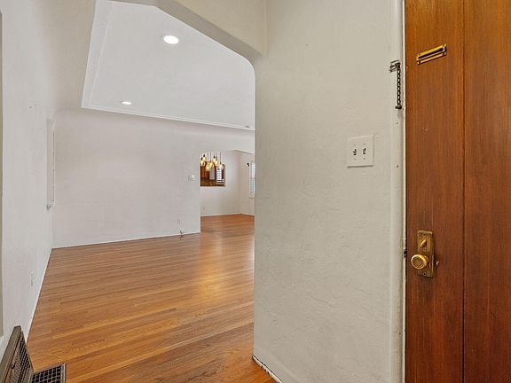 4th image of 1300 W College Avenue