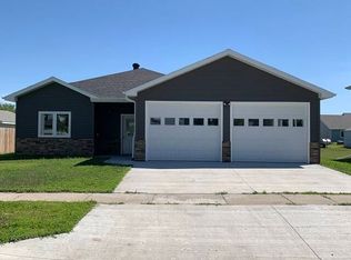 406 11th St NW, Devils Lake, ND 58301