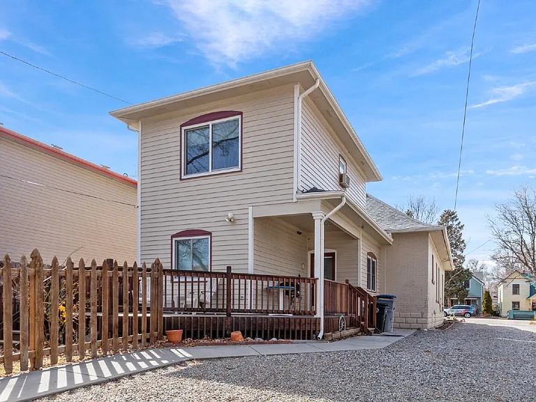 632 Bross St — Photo 35