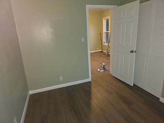 4th image of 105 Elliott St #1&2