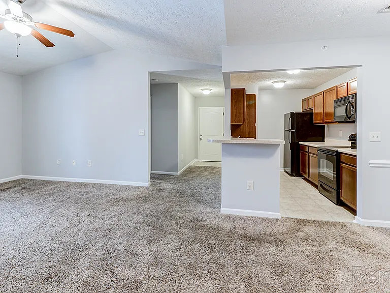 Crossroads Apartments — Photo 16