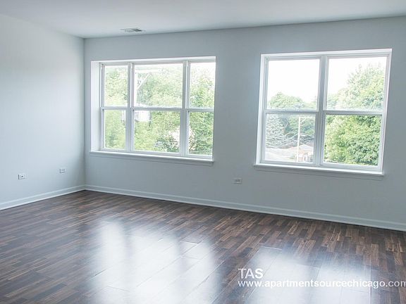 2nd image of 1544 W Glenlake Ave #3J