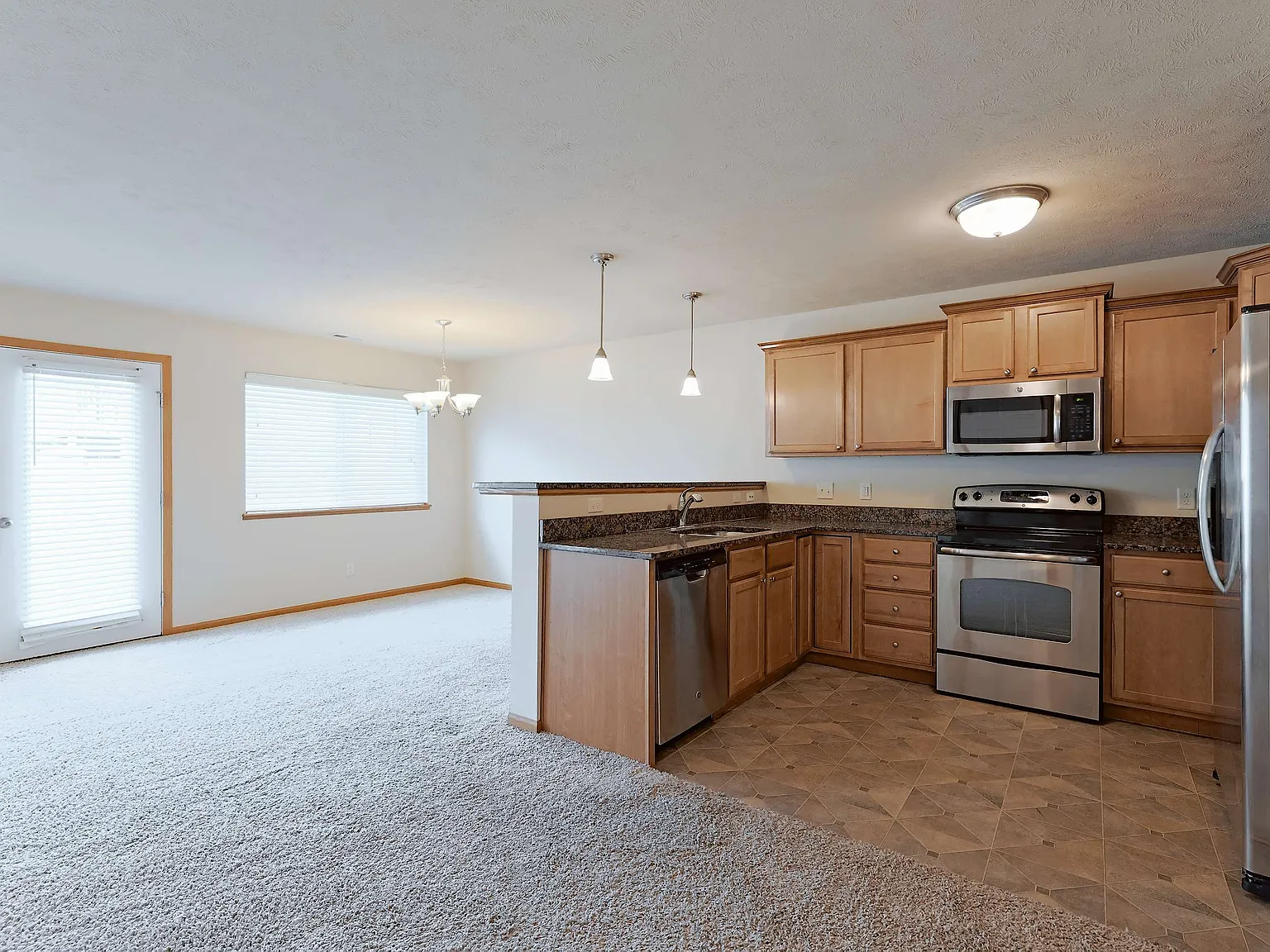 3 bed, 2.5 bath, 1739 sqft, $1,979 — Photo 1