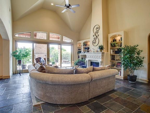 3rd image of 1637 Willow Glen Ct