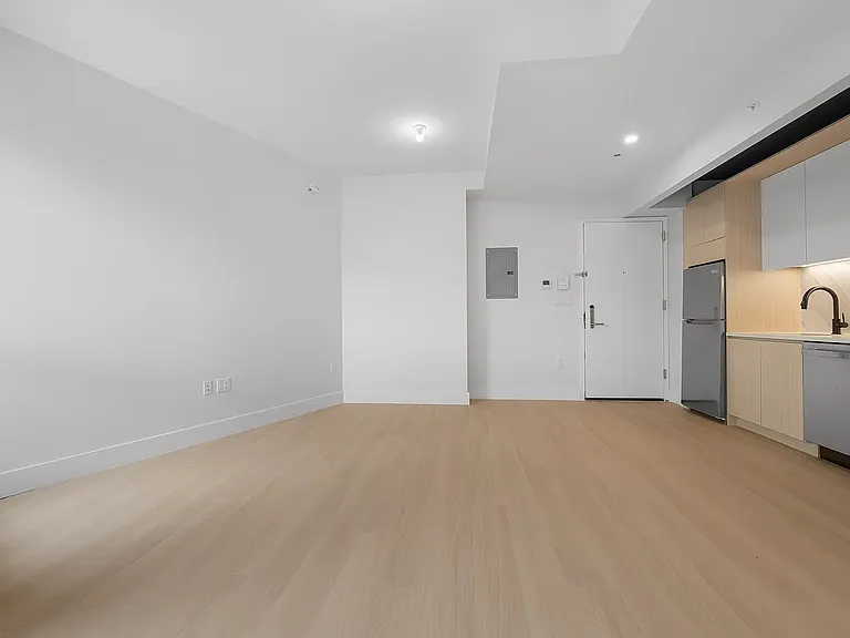 77-63 Vleigh Pl #222 — Photo 7