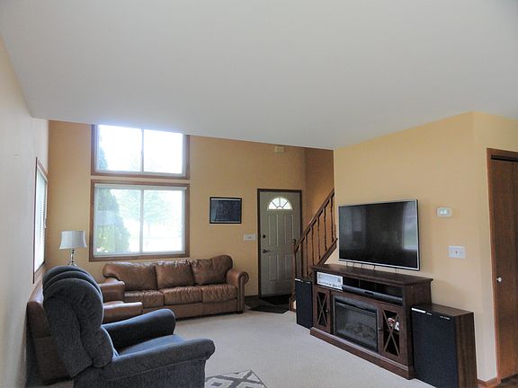 4th image of 80 Stacy Lynn Ln