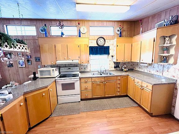 2nd image of 11911 Yellowstone DR