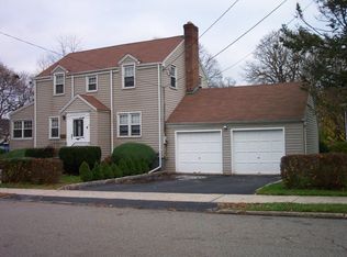 4 Meadow St, Harrison, NY 10528