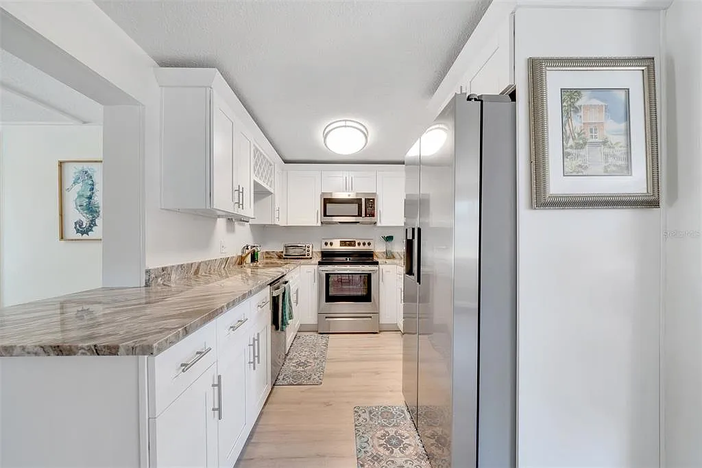 4 bed, 2.0 bath, 1301 sqft, $2,700 — Photo 4
