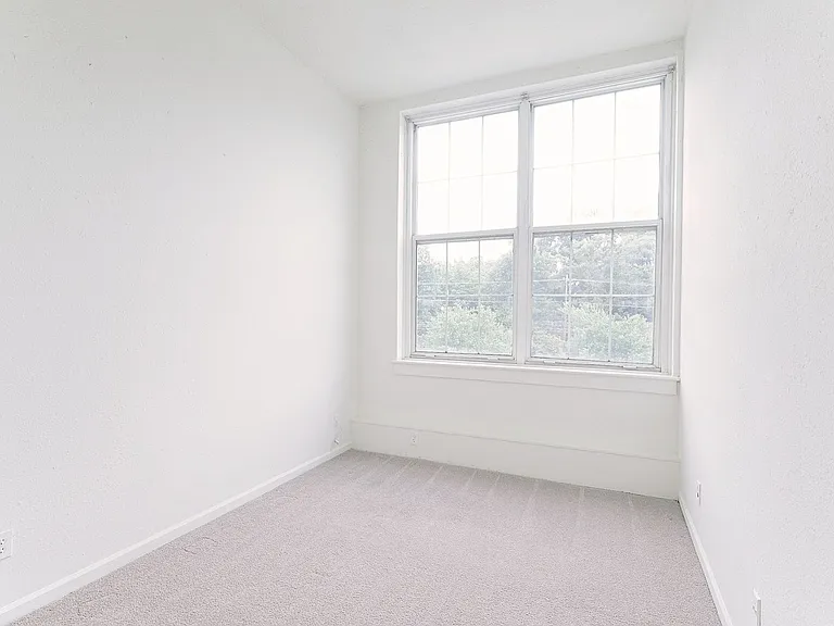 2201 Spring Garden St — Photo 43