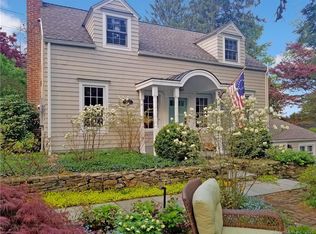 2 Summitt Rd, Newtown, CT 06470