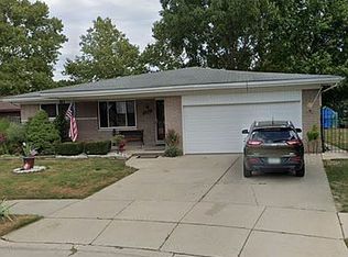 15753 Exeter Ct, Fraser, MI 48026