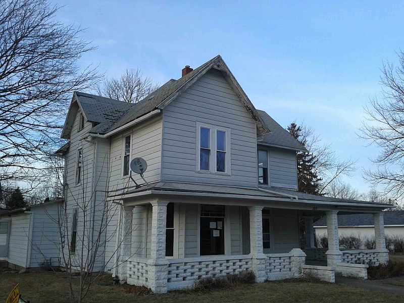 1st image of 207 W Benton St