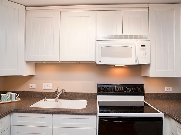 5th image of 320 Circle Ave APT 506