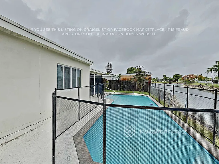 6433 NW 21st Ct — Photo 16
