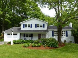 8 Stonybrook Rd, Medfield, MA 02052