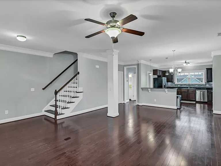1811 Pulaski St — Photo 5