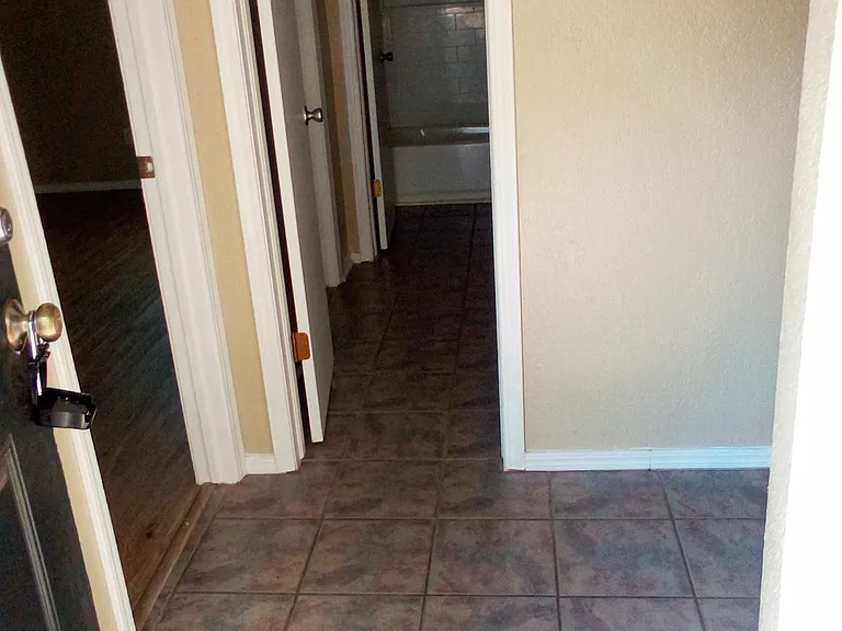 8744 N Rockwell Dr — Photo 25