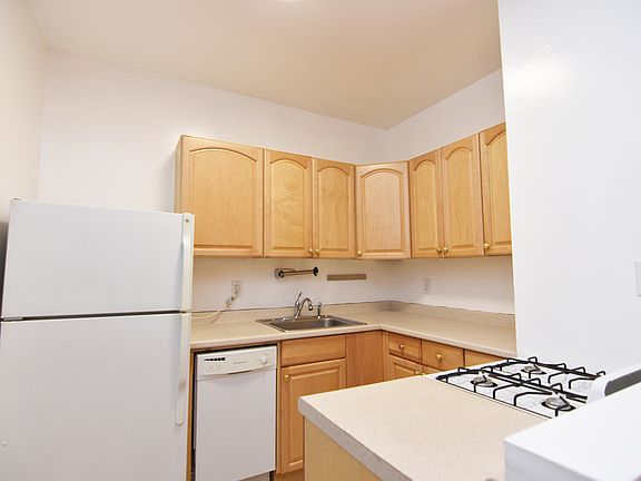 4th image of 305 E 95th St APT 4G