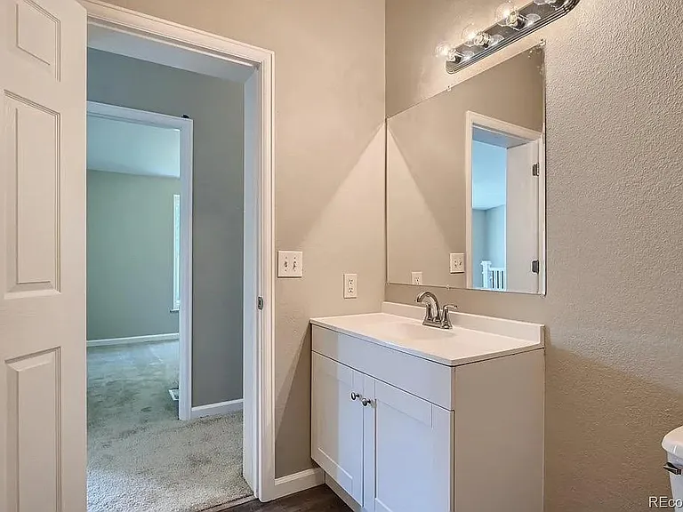 970 Moss St — Photo 8