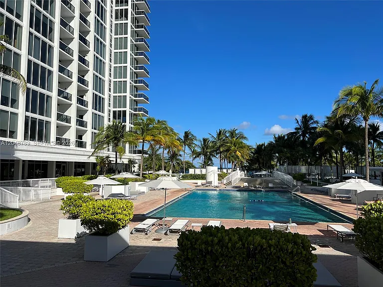 10275 Collins Ave #112 — Photo 40