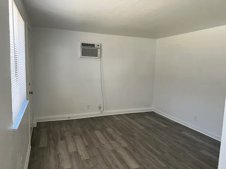 608 1/2 Oak St #1/2 — Photo 8