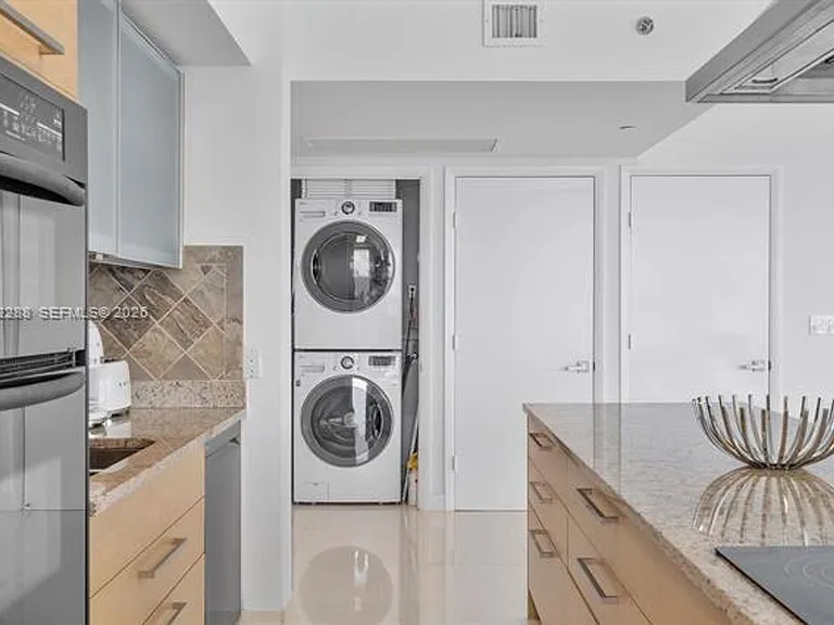1830 Ocean Dr #CU-1101 — Photo 28