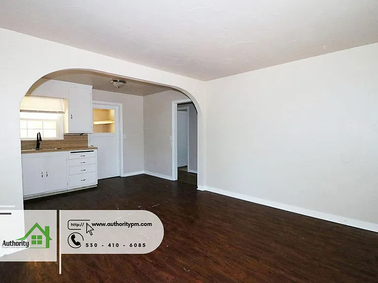 5401 Rosswood Ln — Photo 4